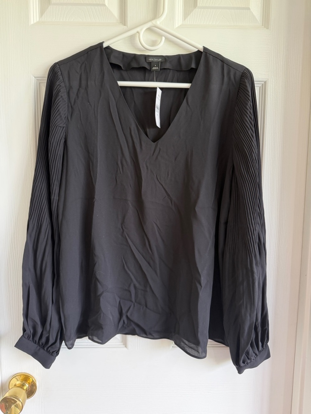 NWT Ann Taylor Black V-Neck Pleated-Sleeve Blouse